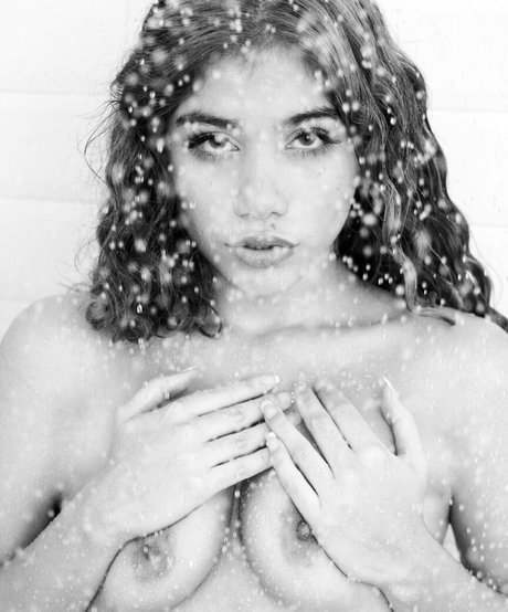 marinagoldxx モデル 写真
