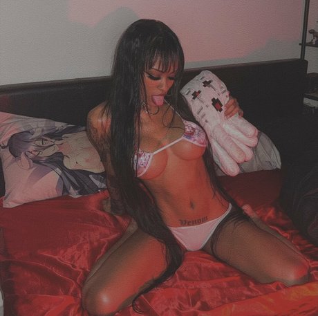 yungsadistic 裸の女優 写真