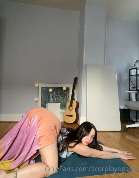 scorpioyogagirl ホットなポルノスター 画像