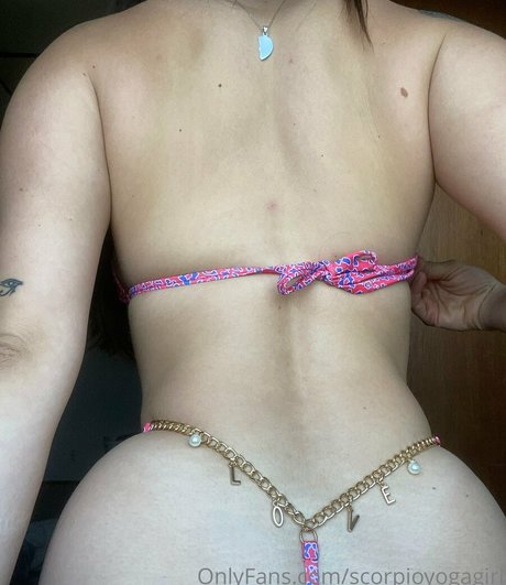 scorpioyogagirl HDポルノスター 写真