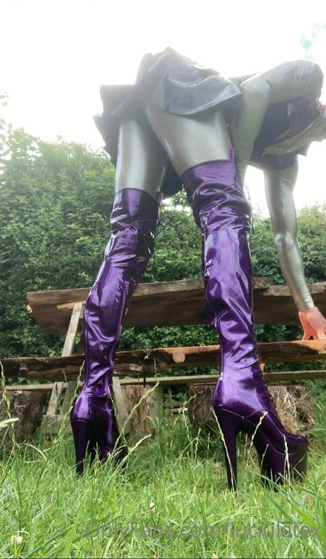 luciulatex アダルトモデル 写真