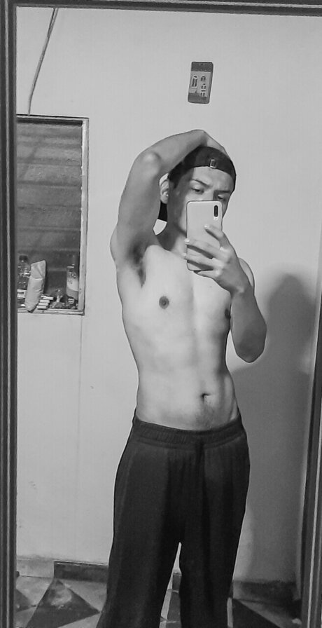 Mario Menjivar 美しいスター 写真
