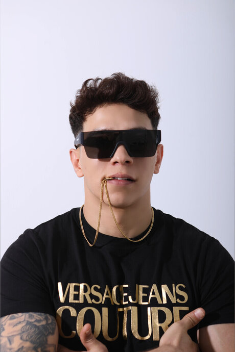 Nicolas Akcay ポルノスター ヌード 写真