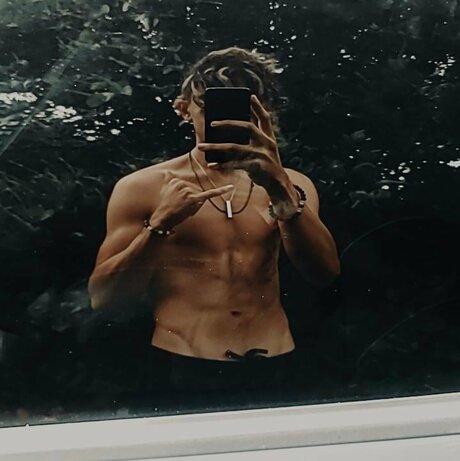 フェラチオ自撮りオンリーファンズ ヌード 写真