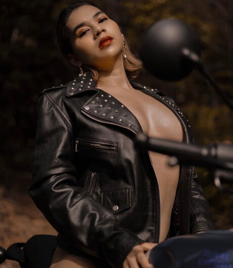 Sara Nadine 高品質モデル 写真