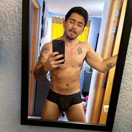 John Buendia ポルノ女優 写真