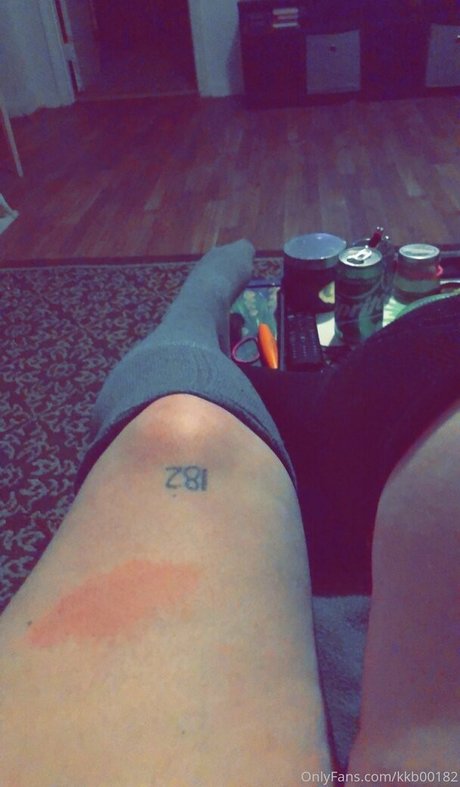 金髪巨乳オンリーファンズ ホットセクシー 画像