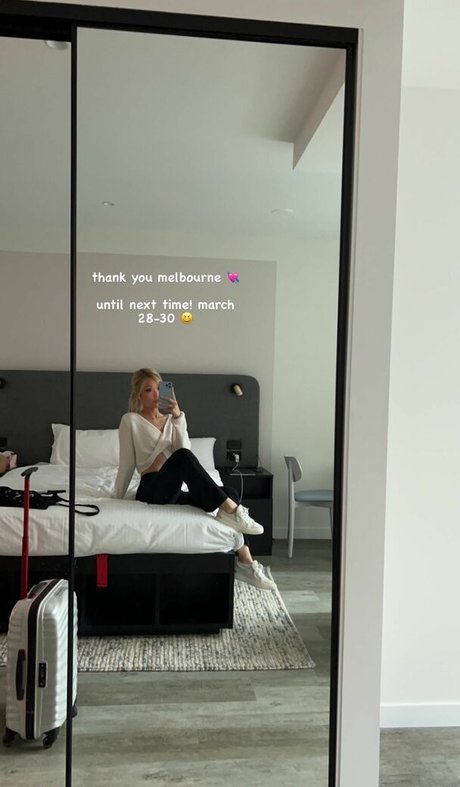 Sarinasong エロティックなスター 写真