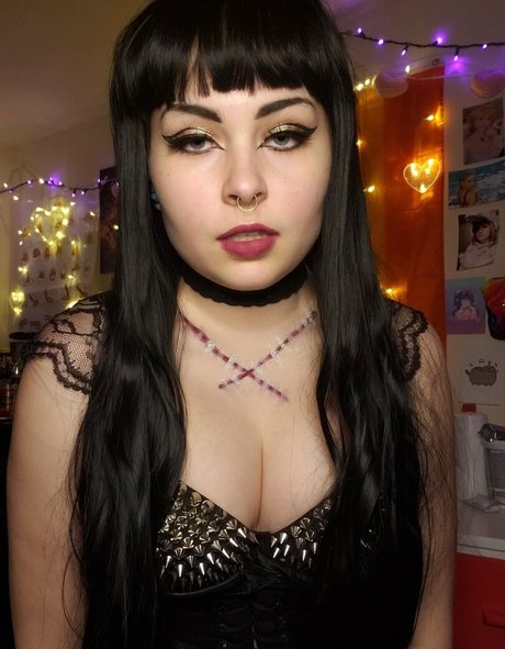 bunnyymilkk エロティックなスター 写真