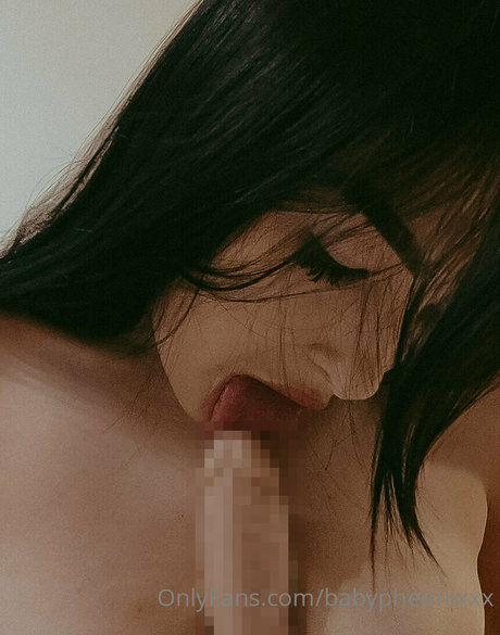 babypheonixxx top profile image