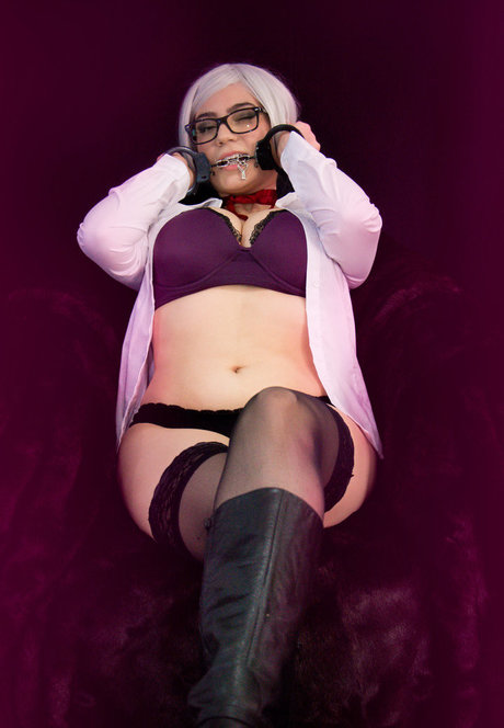 Juka Crasoves 裸の女優 写真