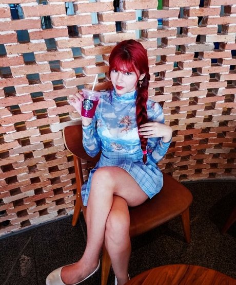 Julia chan ヌードモデル 写真