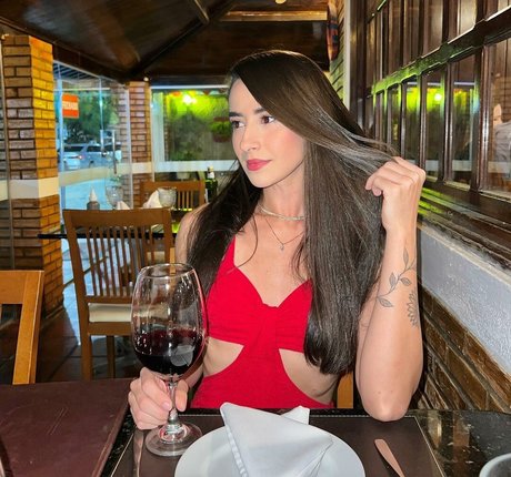 Louise Veronica セクシーなポルノスター 画像