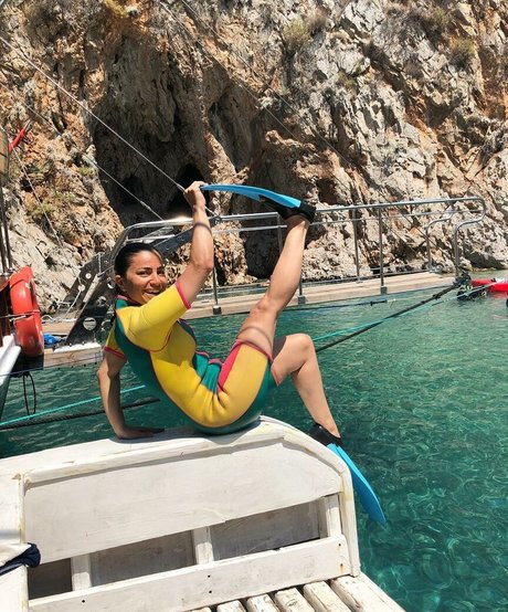 毛深い膣オンリーファンズ ホット 写真