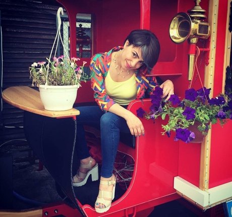 痩せた美女オンリーファンズ 美しいヌード 写真