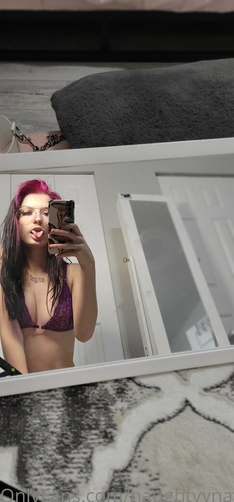 naughtyynavii ポルノスター セクシー 写真