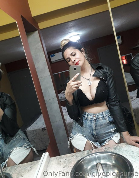 givepleasuree セックスモデル 写真