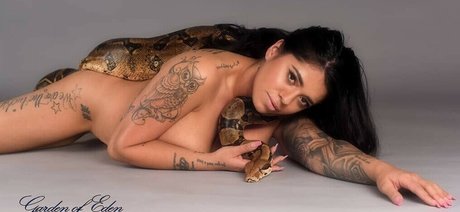 Mikayla Dabash スター ヌード 画像