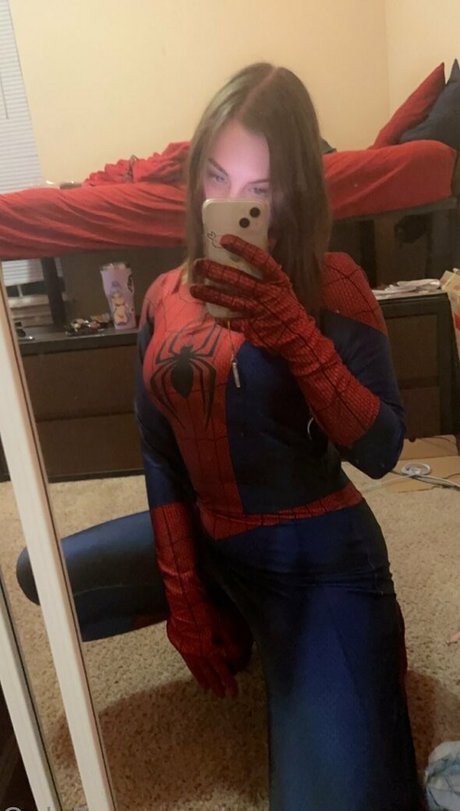 mavaroon cosplays top profile image