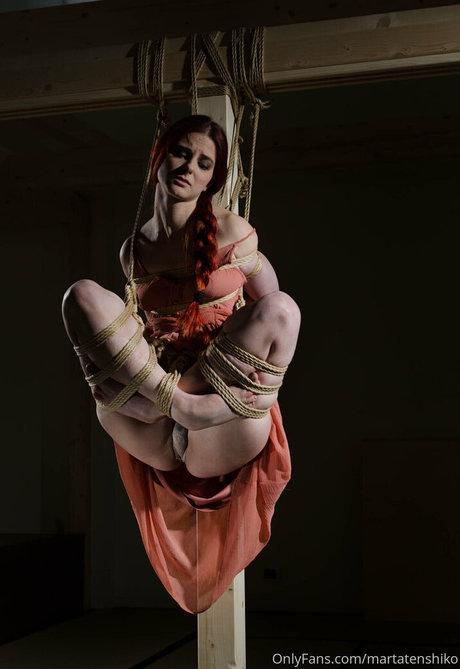 巨乳ディープスロートオンリーファンズ アートヌード 写真