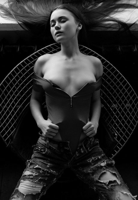 Nadi Tretyakova ポルノスター 裸 画像