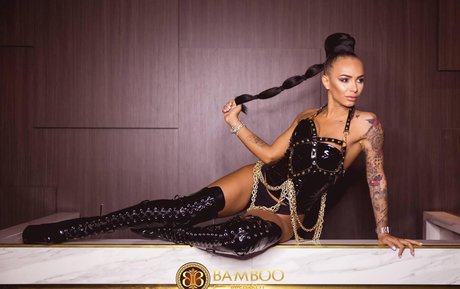 巨乳ソロオンリーファンズ 無料セクシー 写真