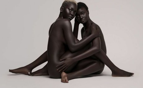 Khoudia Diop ポルノスター ベスト 写真