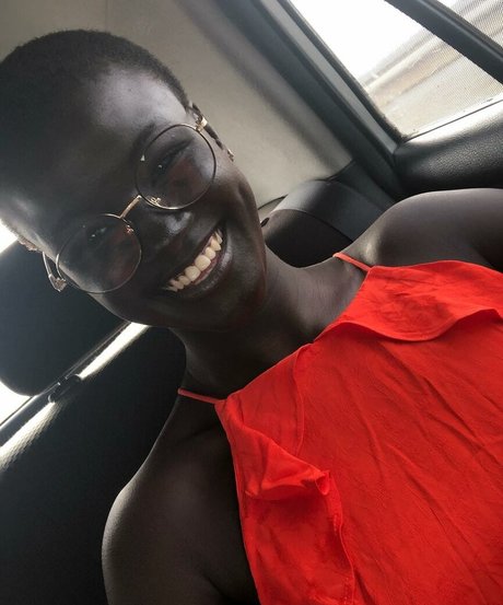 Khoudia Diop 裸の女優 写真