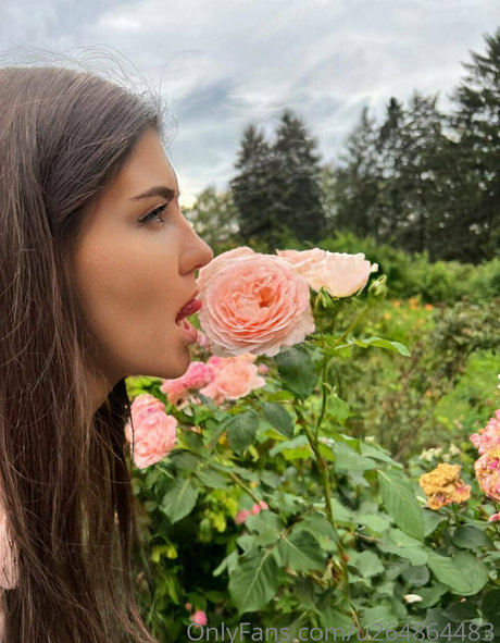 vika ua アート女優 写真