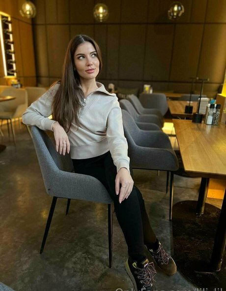 vika ua エロティック女優 画像