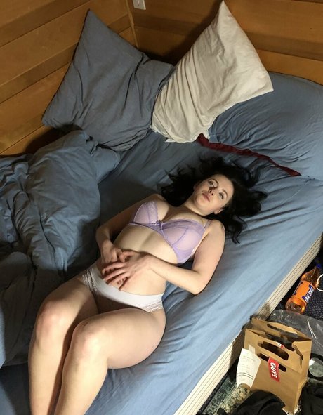 金髪の潮吹きオンリーファンズ 裸 写真