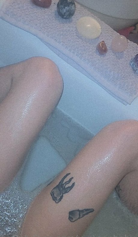 x moonbaby 完璧なモデル 画像