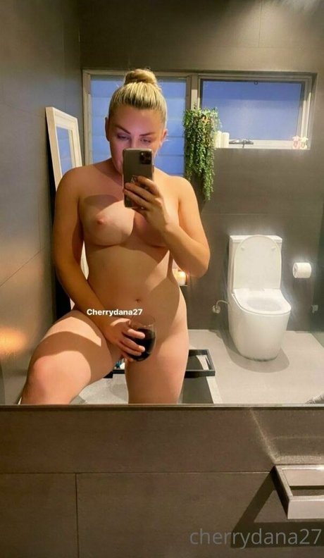 Cherrydana ポルノモデル 写真