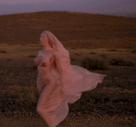 Yasmine Petty 裸モデル 画像