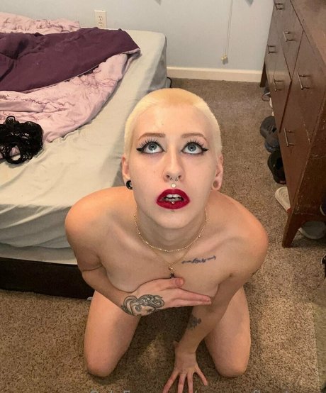 queenofbootyy かわいいモデル 写真