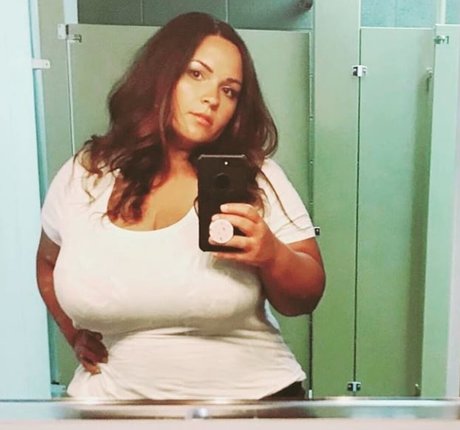 巨乳クーガーオンリーファンズ セクシーxxx 写真