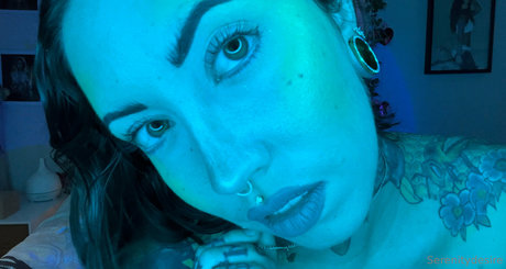 serenitydesirexo ポルノモデル 画像