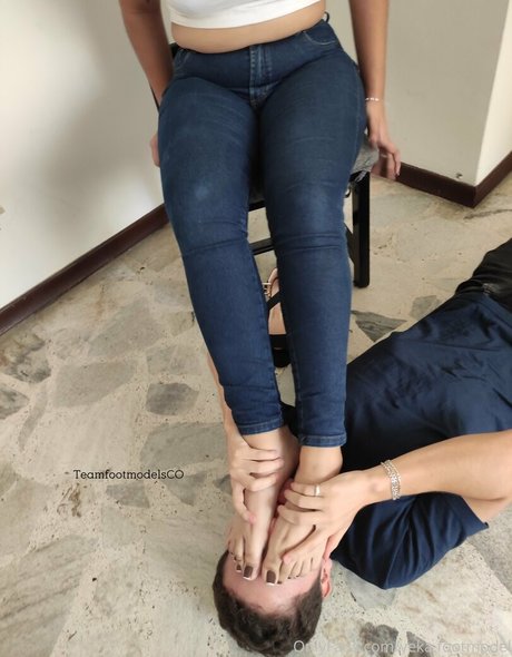 Footmodelsco 無料のポルノスター 写真