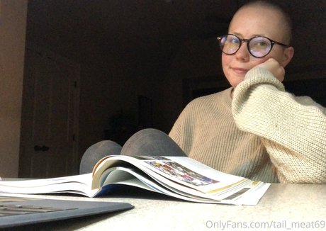 茶色の目のキティオンリーファンズ 無料 アーカイブ