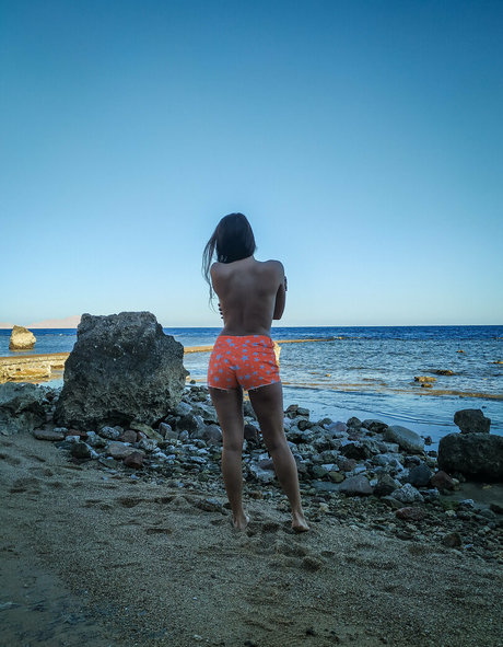 ブラジルの熟女オンリーファンズ アート裸 ギャラリー