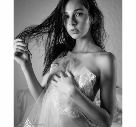 nora iris 高品質のポルノスター 写真