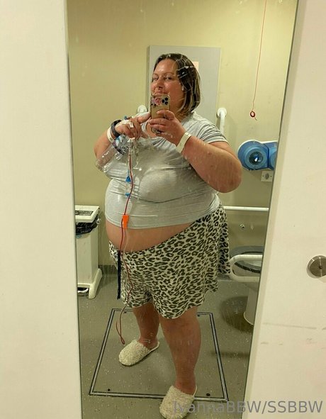 小柄な赤毛のオンリーファンズ ヌード 写真