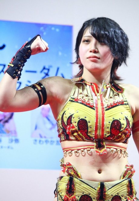 継娘オンリーファンズ ヌード 写真