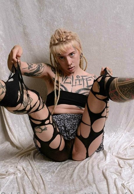 ゴス・ポーグ・オンリーファンズ ホットxxx 画像