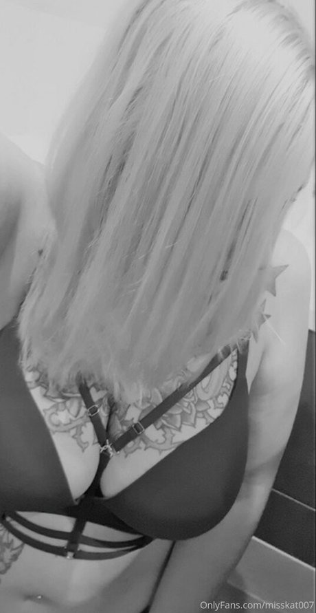 毛深いおばあちゃんオンリーファンズ セックス 写真