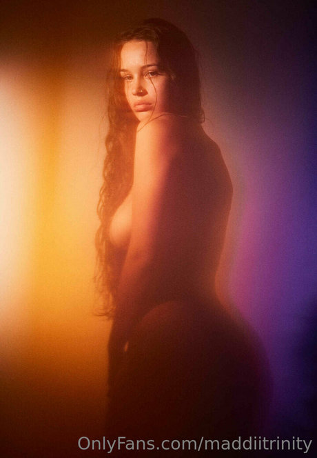 Maddii Sutton セクシーなポルノスター 写真