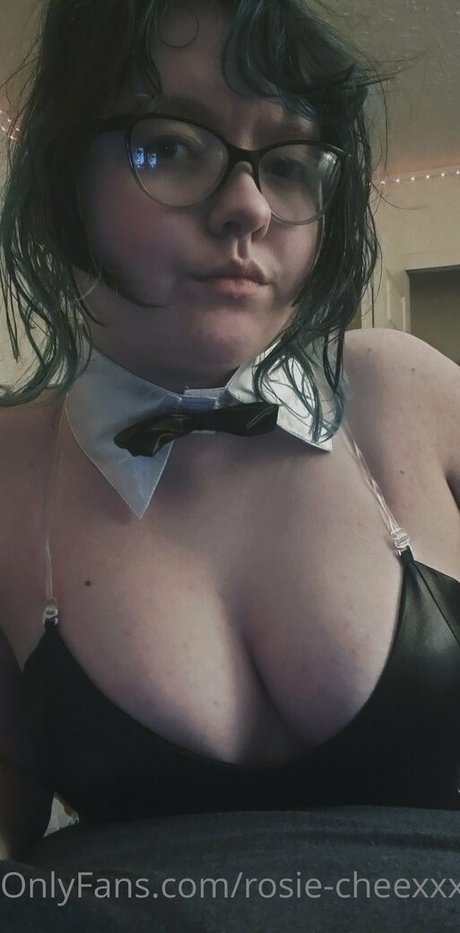 rosie cheexxx 女優 画像