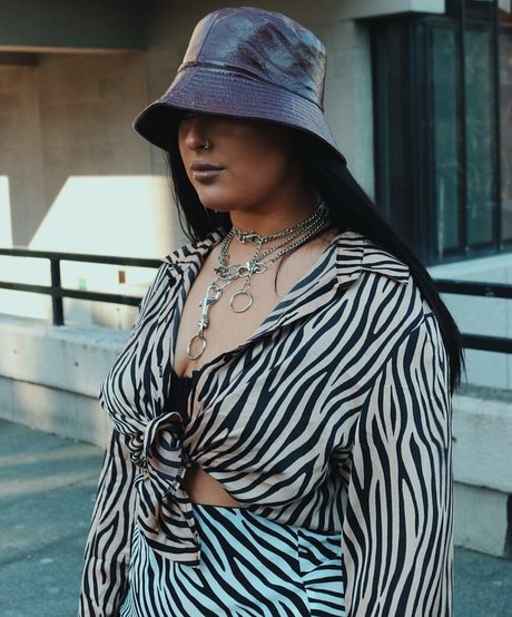 Holly Marston アート女優 ギャラリー