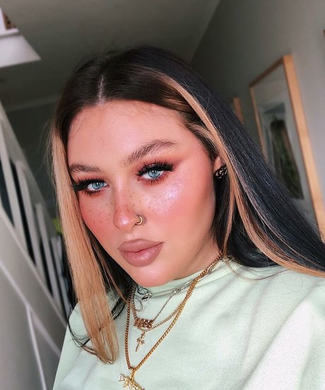 Holly Marston トップスター 写真