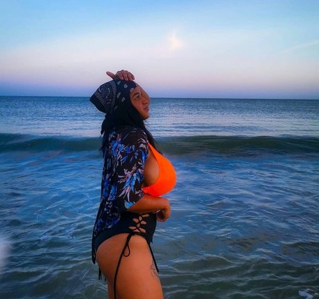 スキニーオンリーファンズ セクシー裸 写真